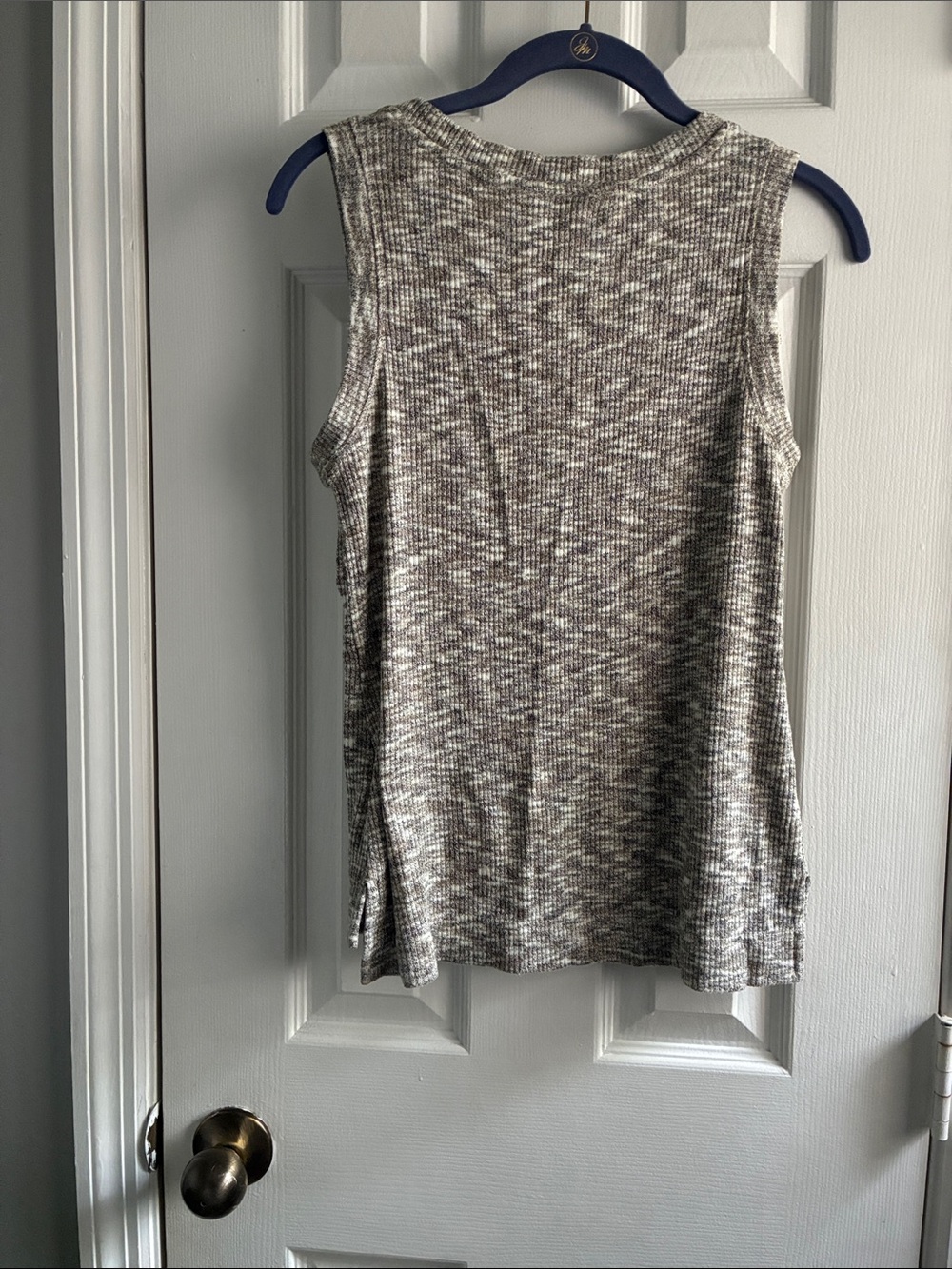 Liverpool Marled Gray Ribbed V-Neck Tank - Picture 3 of 6